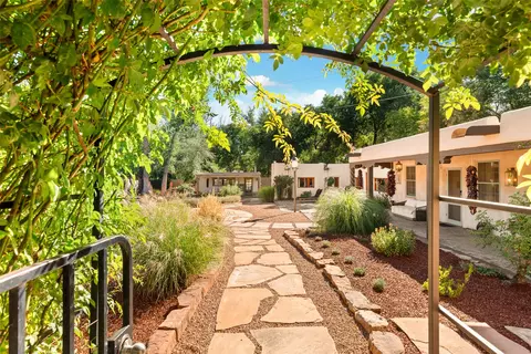 1571 Bishops Lodge Rd, Santa Fe, NM 87506
