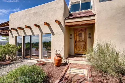 1 Blue Corn Trce, Santa Fe, NM 87508