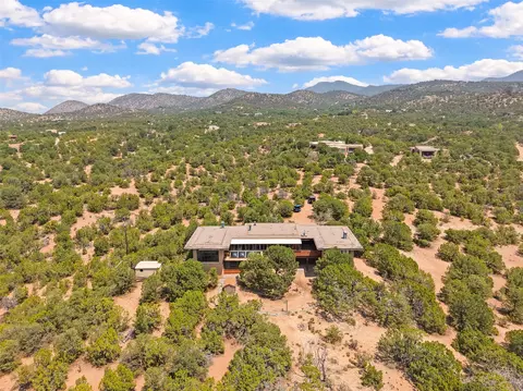 31 Pinon Jay Trl, Santa Fe, NM 87505
