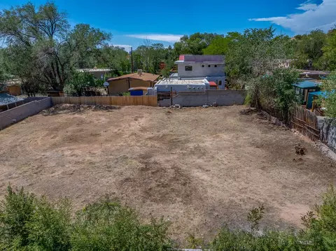 132 Bob, Santa Fe, NM 87501