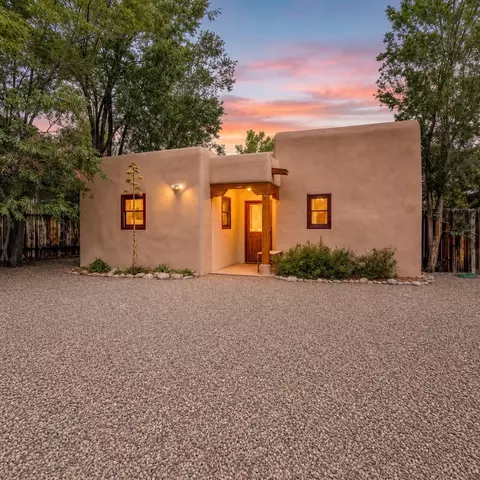 121 Bob, Santa Fe, NM 87501