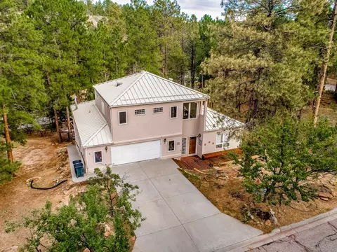 135 Maple Dr, Los Alamos, NM 87544