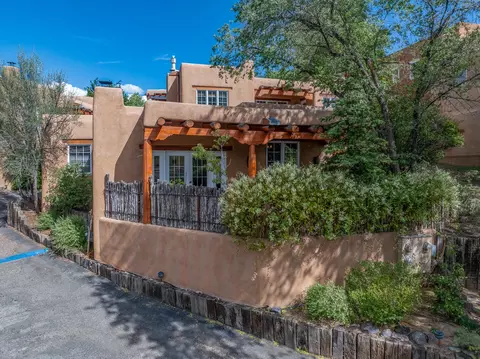 322 Magdalena Rd #9, Santa Fe, NM 87501