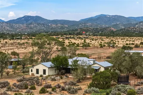 32 Jack Rabbit Ln, Santa Fe, NM 87508