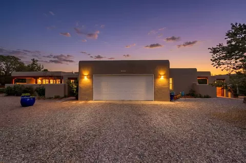 959 Santo Nino Pl, Santa Fe, NM 87501