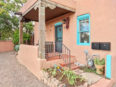 824 Agua Fria St, Santa Fe, NM 87501