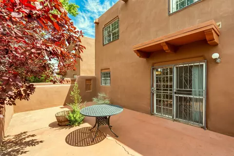804 Faldas De La Sierra, Santa Fe, NM 87501