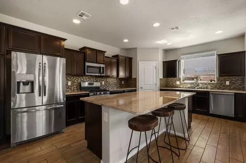5208 Via Nube, Santa Fe, NM 87507