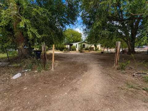 29 Private Dr, Chimayo, NM 87522