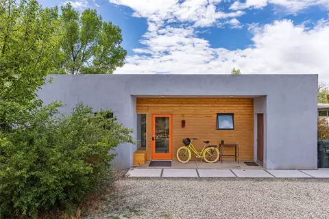 1713 A Montano, Santa Fe, NM 87505