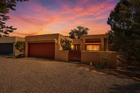 258 Cuesta Del Norte, Santa Fe, NM 87501