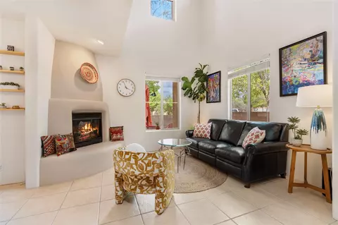 13 Saddleback Mesa, Santa Fe, NM 87508