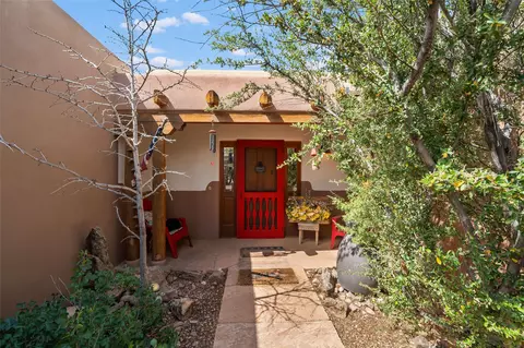 6 Quedo Rd, Santa Fe, NM 87508