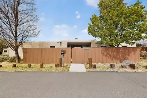 3064 Plaza Blanca, Santa Fe, NM 87507