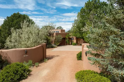 1826 Sun Mountain Dr, Santa Fe, NM 87505