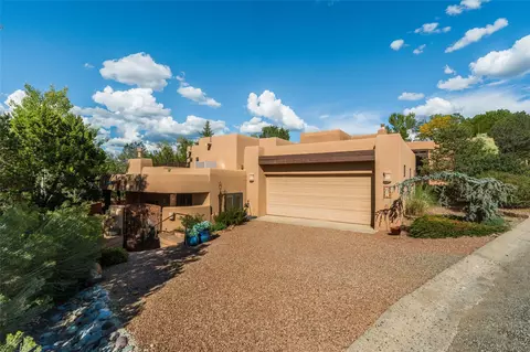 690 La Viveza Ct, Santa Fe, NM 87501