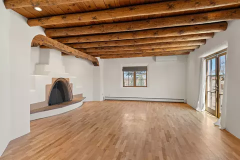 2347 Botulph Rd, Santa Fe, NM 87505