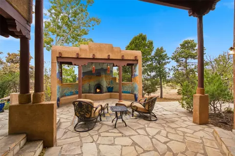 7204 Old Santa Fe Trl, Santa Fe, NM 87505