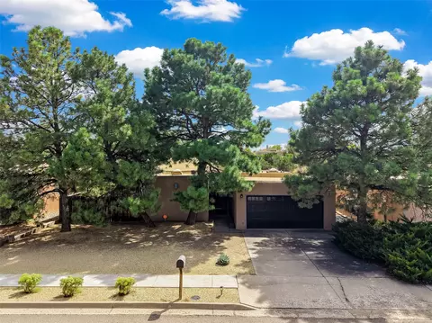 1879 Brillante Ln, Santa Fe, NM 87505