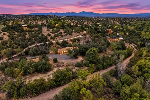 20 B Glowing Star Rd, Santa Fe, NM 87506