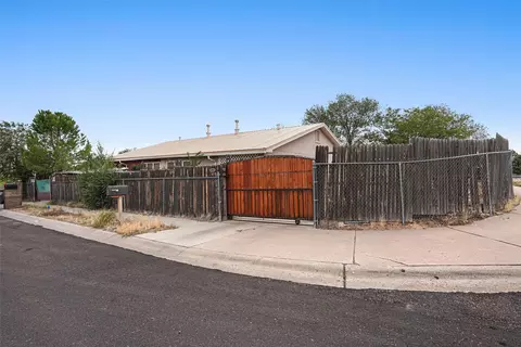 15 Sierra #B, Santa Fe, NM 87508