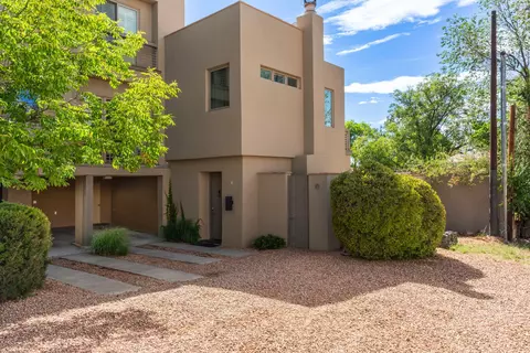 211 Callecita Pl #E, Santa Fe, NM 87501