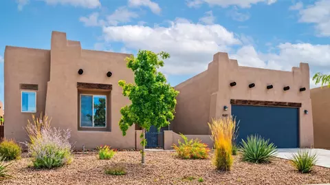 4689 Lluvia Encantada, Santa Fe, NM 87507