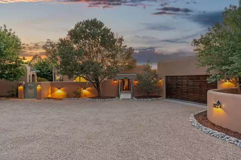 7208 Old Santa Fe Trl, Santa Fe, NM 87505