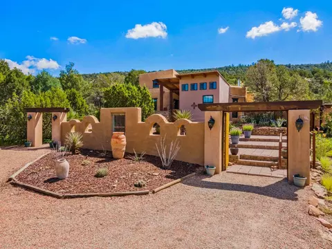 154 Ojo De La Vaca #C, Santa Fe, NM 87505