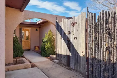 3312 Avenida Del Oro, Santa Fe, NM 87507