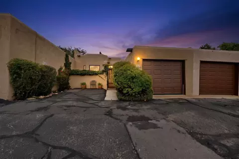 2961 Plaza Blanca, Santa Fe, NM 87507