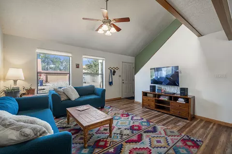 1061 Willow Way, Santa Fe, NM 87507