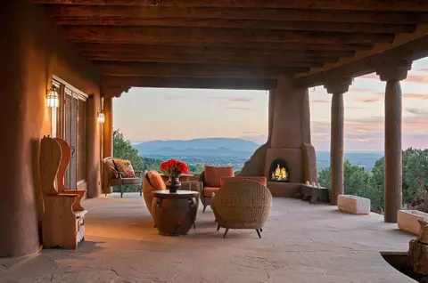 1054 Sierra Del Norte, Santa Fe, NM 87501