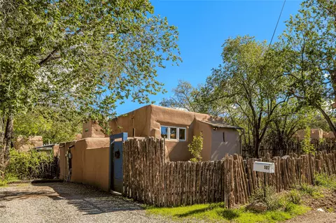 507 Apodaca Hl, Santa Fe, NM 87501