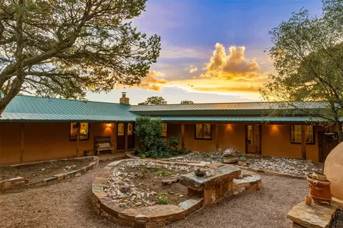 8 Price Ranch Rd, Santa Fe, NM 87505