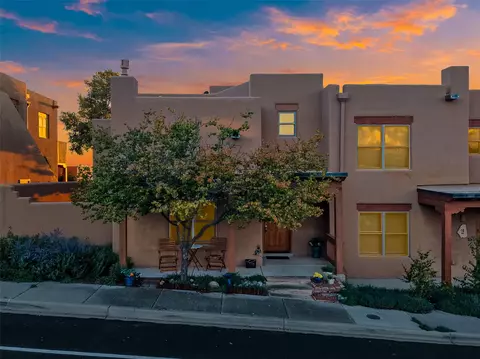 17 Calle Amistosa, Santa Fe, NM 87507