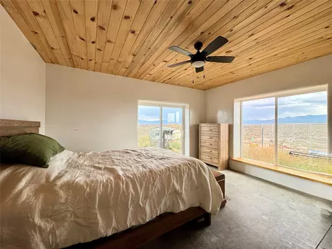 Bedroom - 14 Outlander Dr, Carson, NM 87517 photo 1 of 2