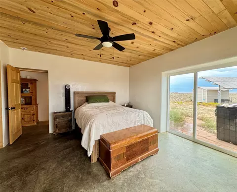 Bedroom - 14 Outlander Dr, Carson, NM 87517 photo 2 of 2