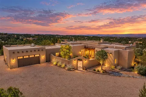 16 B Camino Calabasas, Santa Fe, NM 87506
