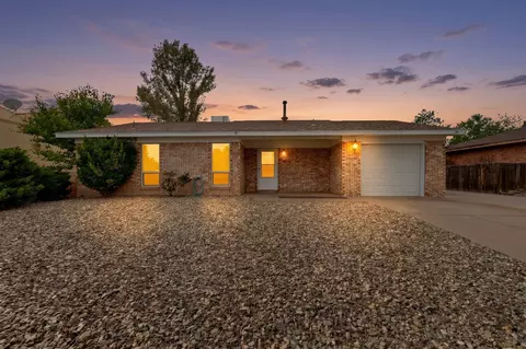 9933 Clearwater St NW, Albuquerque, NM 87114