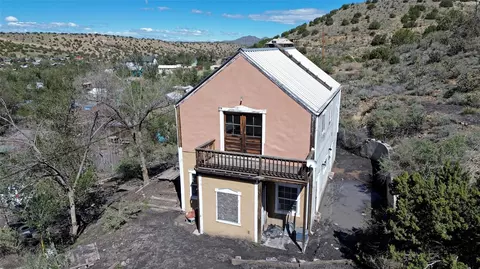4 Ice House Rd, Madrid, NM 87010