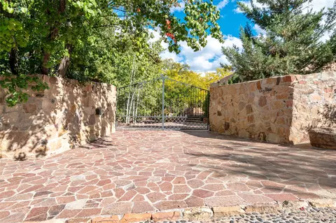 507 Camino Del Monte Sol, Santa Fe, NM 87505