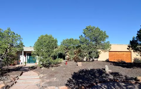 5 Cholla Cir, Santa Fe, NM 87506