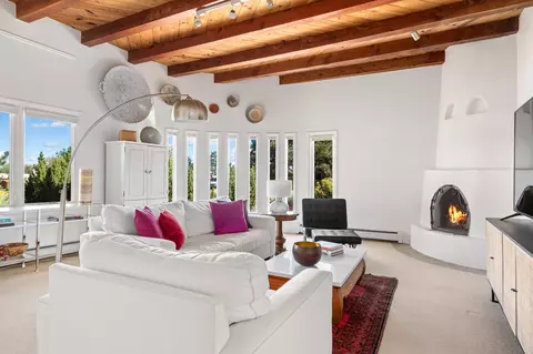 2812 Molino De Viento, Santa Fe, NM 87505