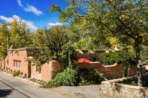 907-909 Canyon Rd, Santa Fe, NM 87501
