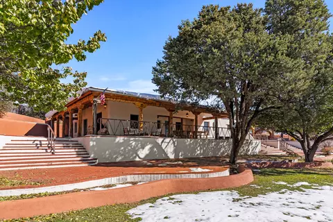 22 Griego Hl, Santa Fe, NM 87506