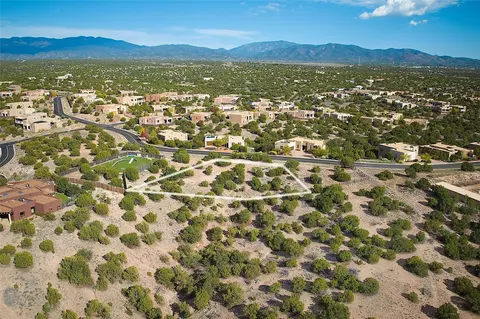 47 Via Summa, Santa Fe, NM 87507