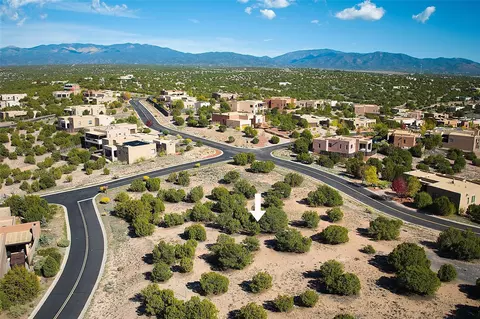 53 Via Summa, Santa Fe, NM 87507