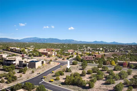 55 Via Summa, Santa Fe, NM 87507