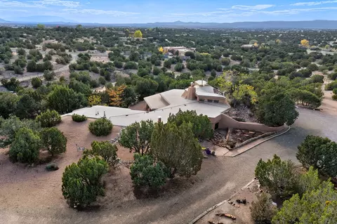 82 Calle Sinsonte # B, Santa Fe, NM 87507